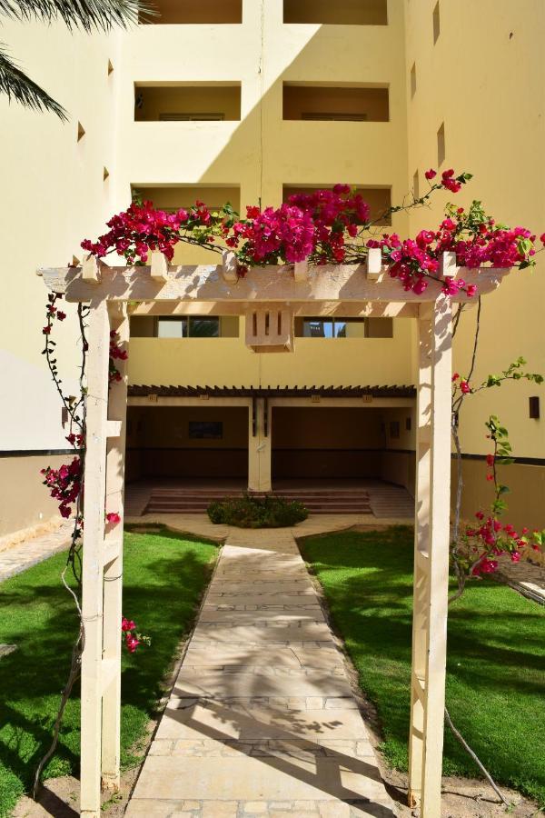 Comfortable Studio In Hotel Karma With Private Beach And Pools Family Only Or Female Gurdaka Kültér fotó
