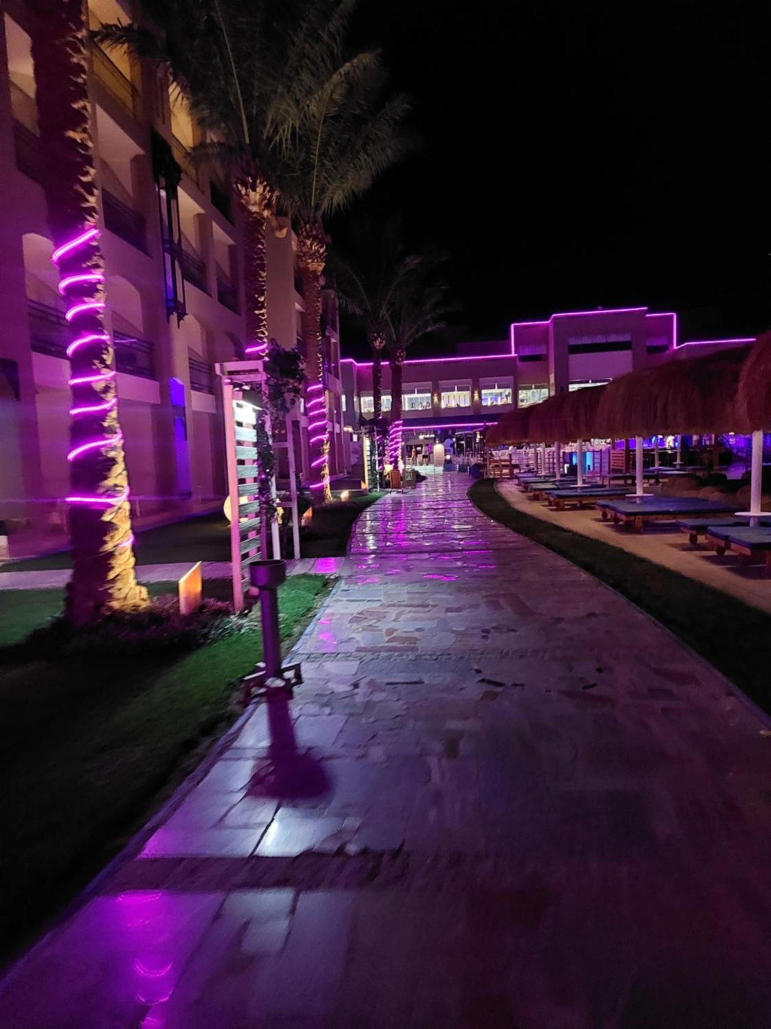 Comfortable Studio In Hotel Karma With Private Beach And Pools Family Only Or Female Gurdaka Kültér fotó